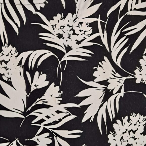 S.C.&Co. Size Medium Black White Skort Floral Leaves Pull On Style Front Pockets - Picture 3 of 9
